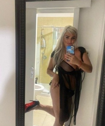 Темпераментная шатенка ждет встречи с галантным кавалером для незабываемых интимных отношений. Я готова погрузить вас в мир страсти и удовольствия, исполнить ваши желания и фантазии. Обещаю анонимность, конфиденциальность и максимум удовольствия от нашей встречи! 3667, 41 год